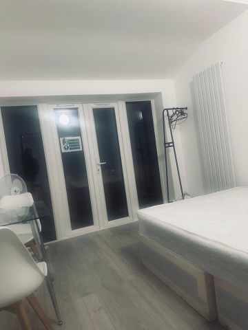 5 Bed Semi-Detached House, Hill House Road, SW16 - Photo 3