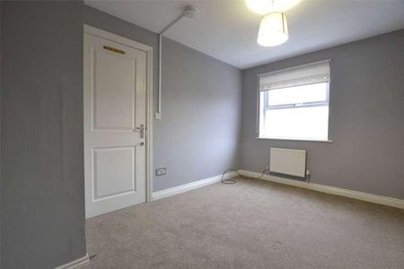 Locking Drive Kingsway, Quedgeley, Gloucester, Gloucestershire, GL2 - Photo 4