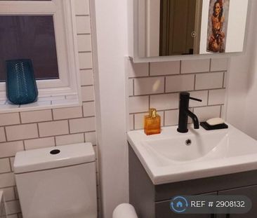 2 bedroom semi-detached house to rent - Photo 5