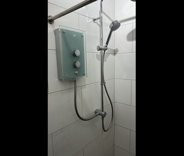 Room in a Shared House, Elmer Rd, SE6 - Photo 4