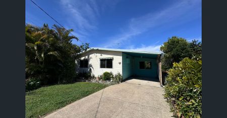 Charming 3 Bedroom Home! - Photo 5