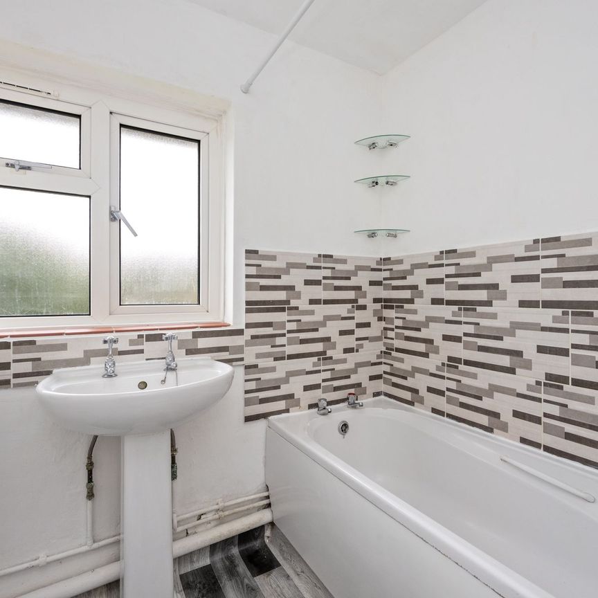 Meadowside, Storrington, RH20 - Photo 1