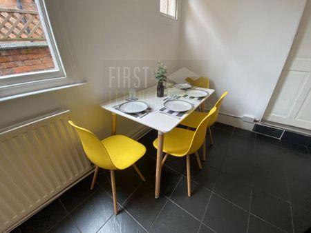 4 bedroom terraced house to rent - Photo 5