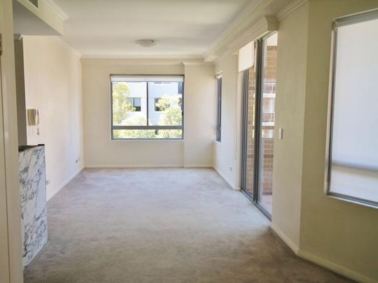 LOCATION & LIFESTYLE - Photo 1