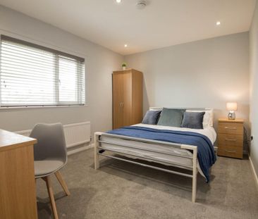 4 bedroom semi-detached house to rent - Photo 6