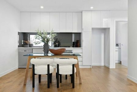 Modern Living in the Heart of Essendon - Photo 3