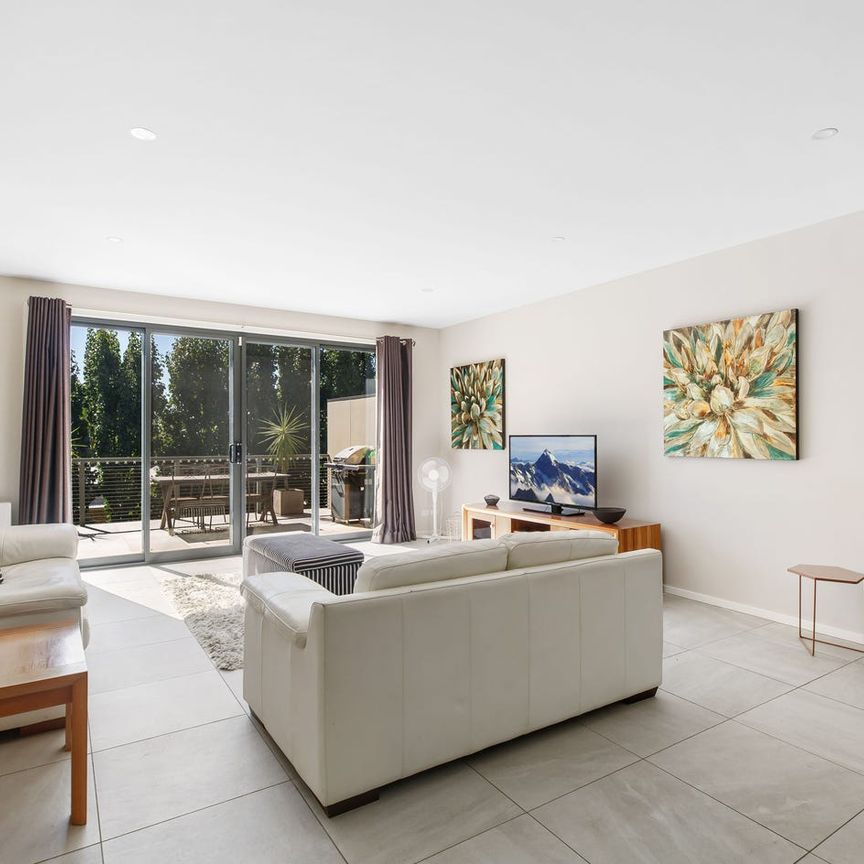 FULLY FURNISHED - AVAILABLE NOW - Photo 1