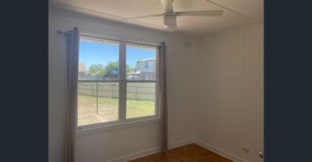 North Family Home - Close to GV Health - Photo 4