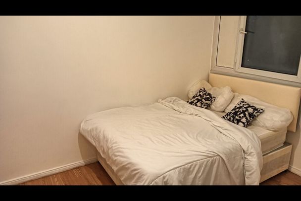 3 Bed Flat, Harmon House, SE8 - Photo 1