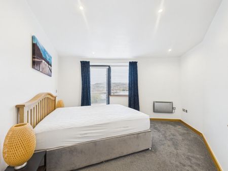 2 bedroom Flat To Let - Photo 5