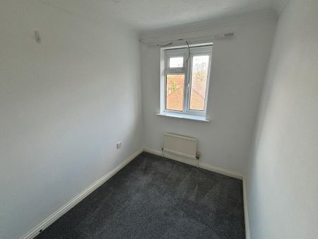 3 bedroom semi-detached house to rent - Photo 2