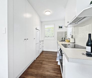 Sunny & Spacious Executive Home - Photo 4