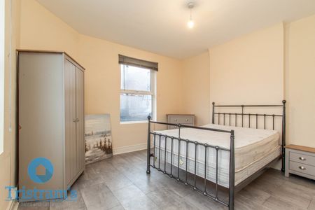 4 bed Semi-Detached House for Rent - Photo 5