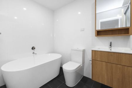 Understated Style - Photo 2