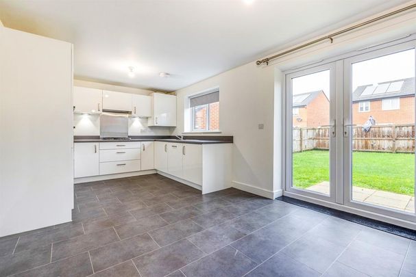 4 bedroom detached house to rent - Photo 1