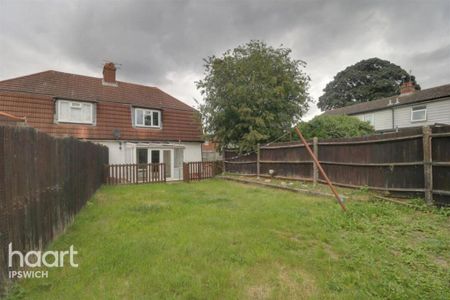 3 bedroom semi-detached house to rent - Photo 4