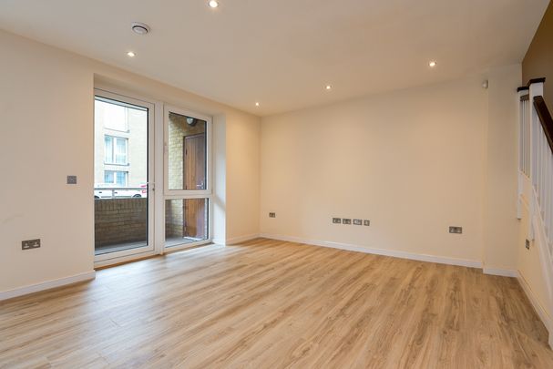 Almansa Way, Lymington, SO41 flat to rent - Photo 1