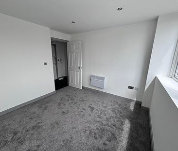 NEWLY REFURBISHED 1 BED APARTMENT - LEEDS - Photo 4