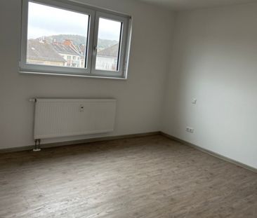 Ab sofort frei - Schöne Wohnung mit Dachterrasse - Photo 1