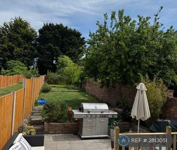 1 bedroom in a house share to rent - Photo 1