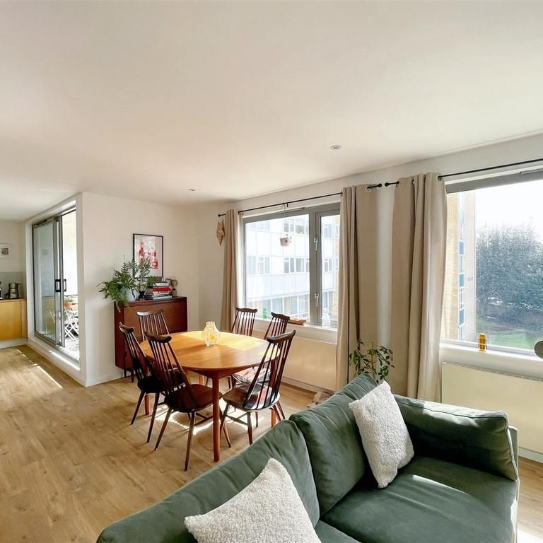 3 bedroom flat to rent - Photo 1