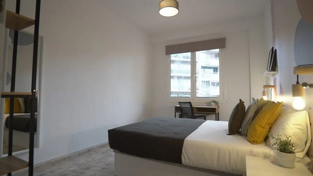 Carrer de Roger de Llúria, Barcelona, Catalonia 08037 - Photo 1