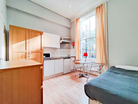 A studio apartment situated within a beautiful period building in the heart of Kensington, W8 - Photo 2