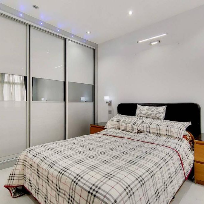 4 bedroom end of terrace house to rent - Photo 1