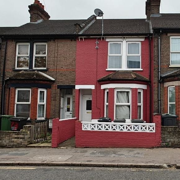 3 bedroom terraced house to rent - Photo 2