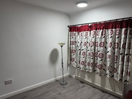 Room in a Shared House, Westcroft Way, NW2 - Photo 3