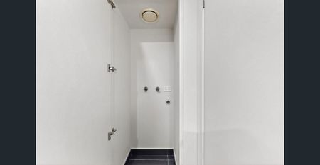 Spacious One Bedroom Apartment - Photo 3