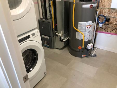 Kensington - 3 Bedroom/2.5 Bathroom - Upper Unit - 231 McArthur Cres - Photo 2