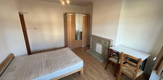 House share to rent - Photo 2