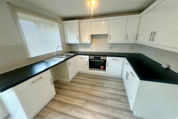 Stranding Street, Eastleigh, SO50 - Photo 1