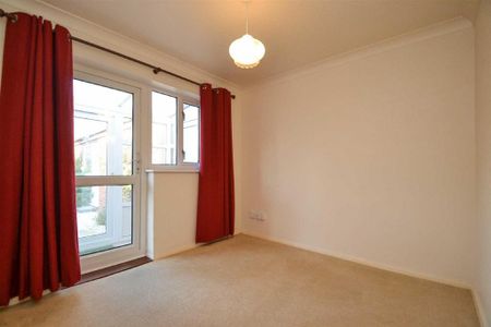 2 bedroom semi-detached bungalow to rent - Photo 2