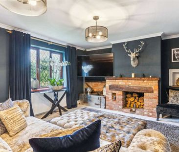 An attractive five bed detached property in an enviable country, ye... - Photo 3