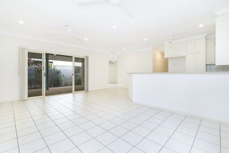 SPACE, STYLE & SERENITY IN DURACK - Photo 5