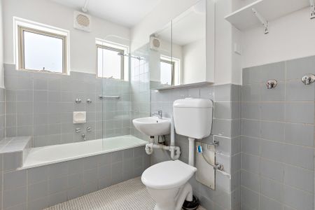 Thinking of selling? Contact our agent - Photo 4