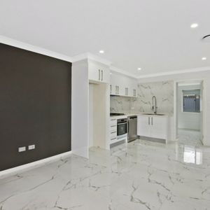 2 Bedroom Granny Flat - Great Location! - Photo 2