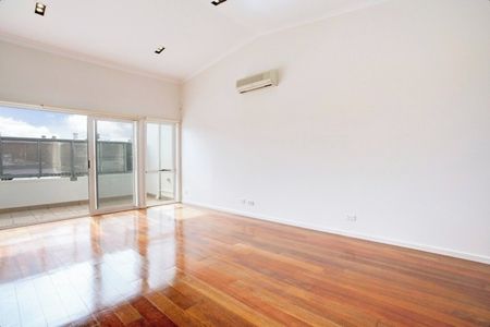 SPLIT LEVEL APARTMENT WITH SECURE PARKING - Photo 4