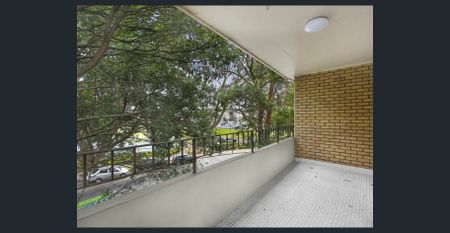 Renovated 2 Bedroom Apartment with Balcony & Lock-up Garage - Photo 4