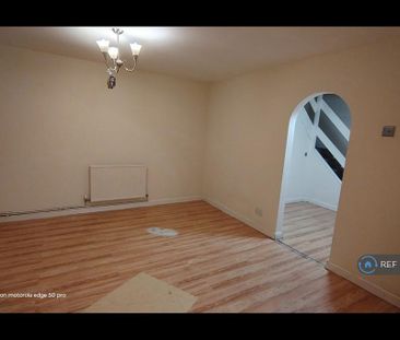 3 bedroom end of terrace house to rent - Photo 2