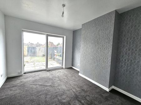 4 Bed Terraced House, Brislington Hill, BS4 - Photo 2