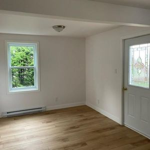 Thetford Mines, 5 1/2 à louer au 1er étage, entièrement rénové, près du Cégep et d'une école primaire - Photo 2