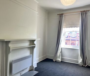 Updated and ready, right in the City Centre! - Photo 1