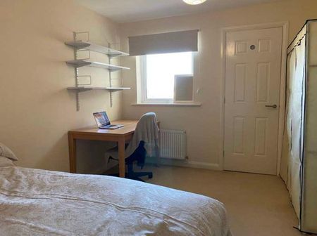 Bed Flat With Balcony // Bills Inc // Jul, LN6 - Photo 2