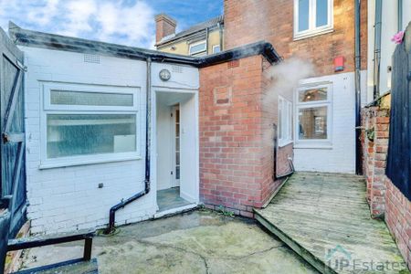 2 bedroom terraced house to rent - Photo 3