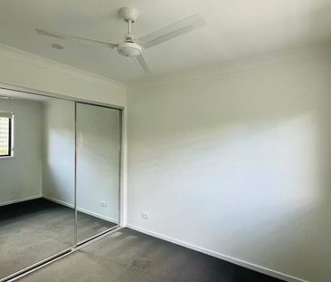 Modern Designed 4-Bedroom Townhouse in Calamvale - Photo 3