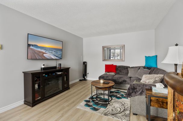 For Lease - 1014 Renaissance Drive Unit# Upper Level, Oshawa, Ontario - Photo 1