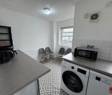 1 bedroom in a house share to rent - Photo 4